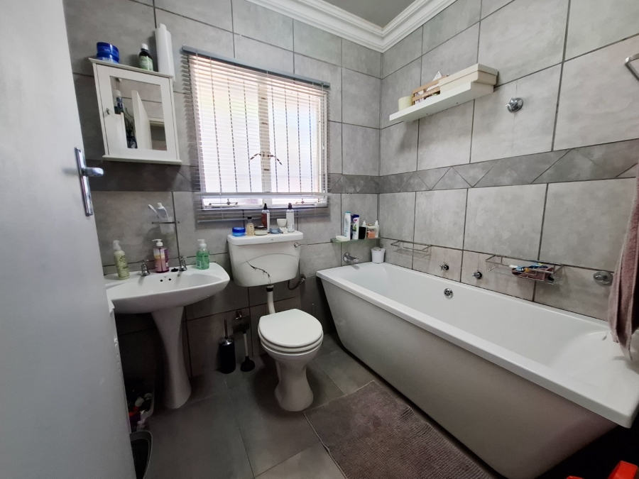 4 Bedroom Property for Sale in Pellissier Free State